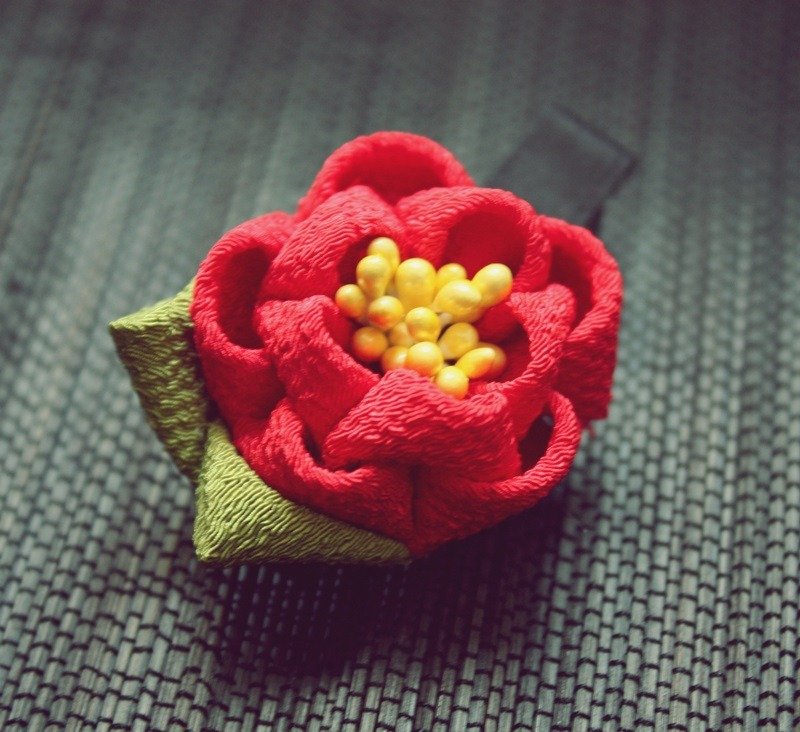 【Charlene Design】つまみ细工花夹─山茶 - 发饰 - 其他材质 红色