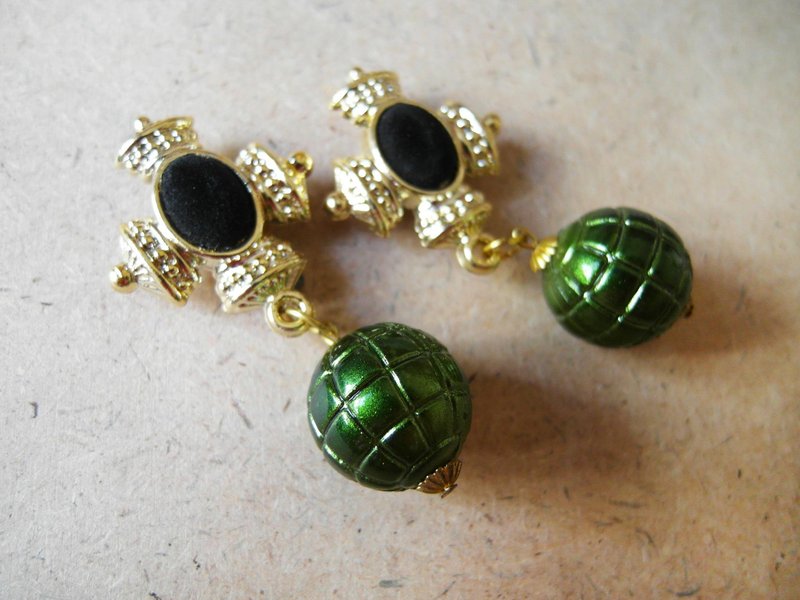 复时品【手工夹式耳环：宗教狂热份子】 - 耳环/耳夹 - 其他材质 绿色