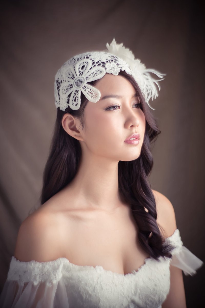 《Being of Love》蕾丝帽子＋真丝牡丹花／新娘头饰／礼帽 - 帽子 - 其他材质 白色