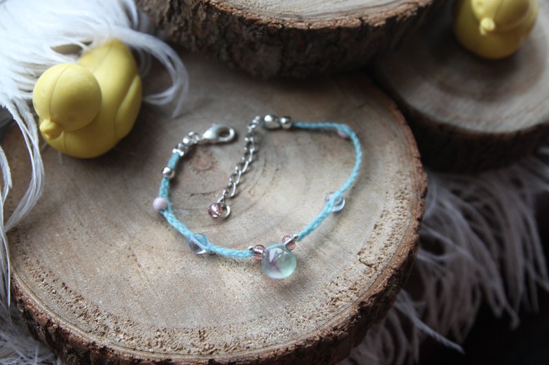 KNIT WITH LOVE 超萌的淡绿胖水滴萤石 淡蓝色手编手链 - 手链/手环 - 宝石 绿色