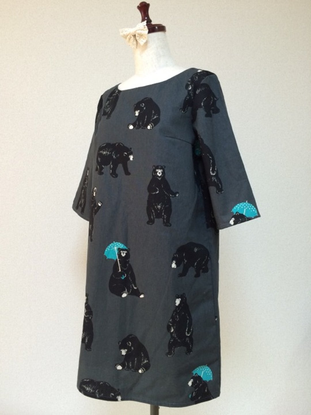 Umbrella and outing: bear half sleeve dress: dark gray - 洋装/连衣裙 - 棉 黑色