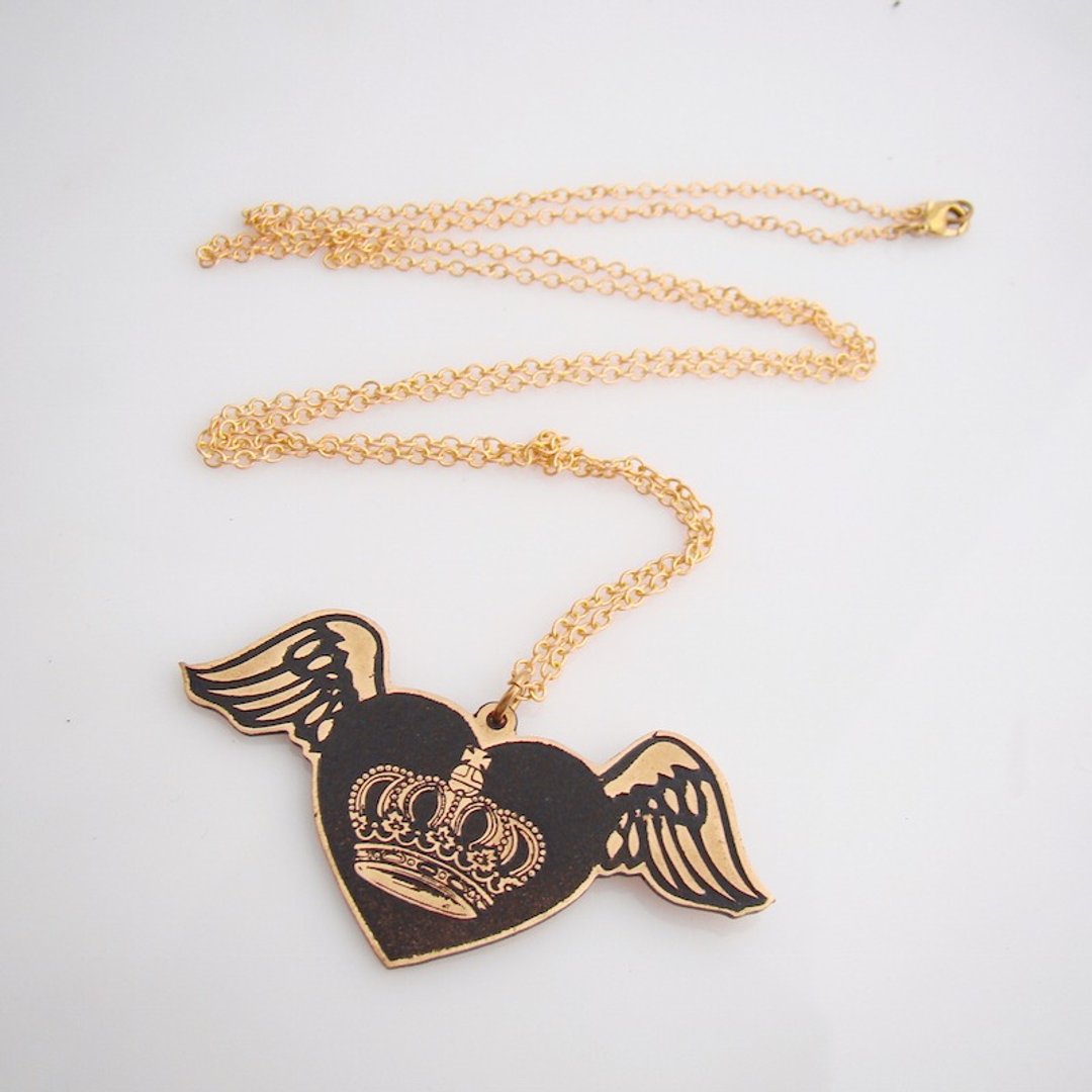 Flying heart crown pendant in brass with and enamel  color ,Rocker jewelry ,Skull jewelry,Biker jewelry - 项链 - 其他金属 