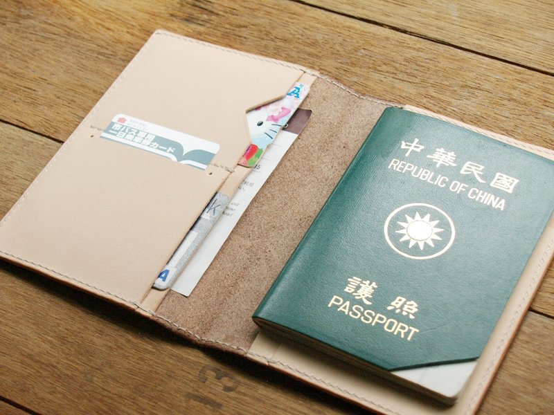 Coffee Milk 手工真皮护照夹/护照套 (定制刻印英文名/礼盒包装) - 护照夹/护照套 - 真皮 咖啡色