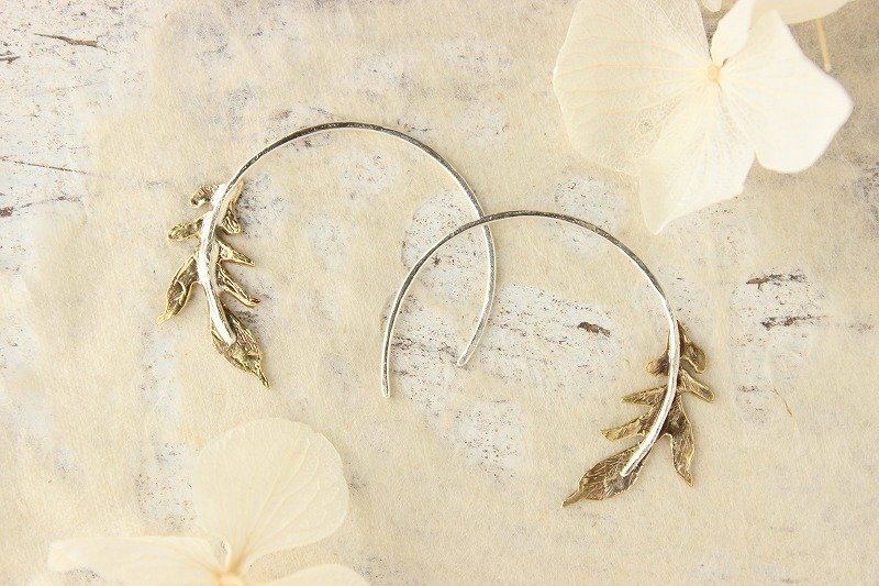 silver＆真鍮　葉っぱ輪　ピアス - 耳环/耳夹 - 其他金属 金色