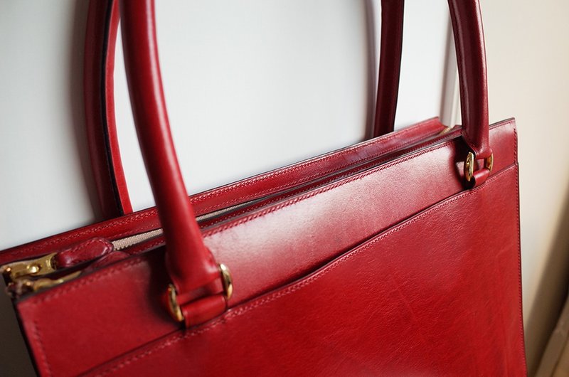 Handstitch - Savvy Square 石榴红肩包 - 侧背包/斜挎包 - 真皮 