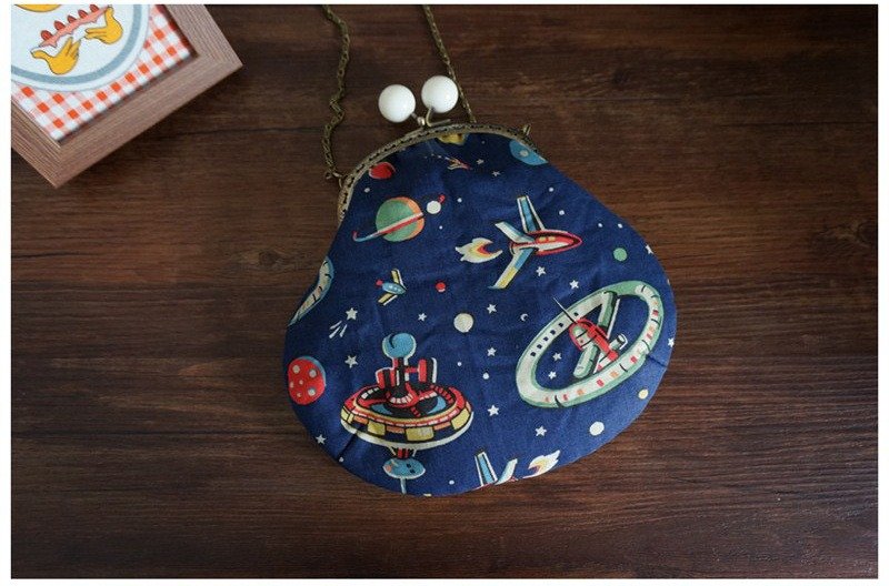 【小宇宙】童趣口金背包 散步包 - 侧背包/斜挎包 - 其他材质 蓝色