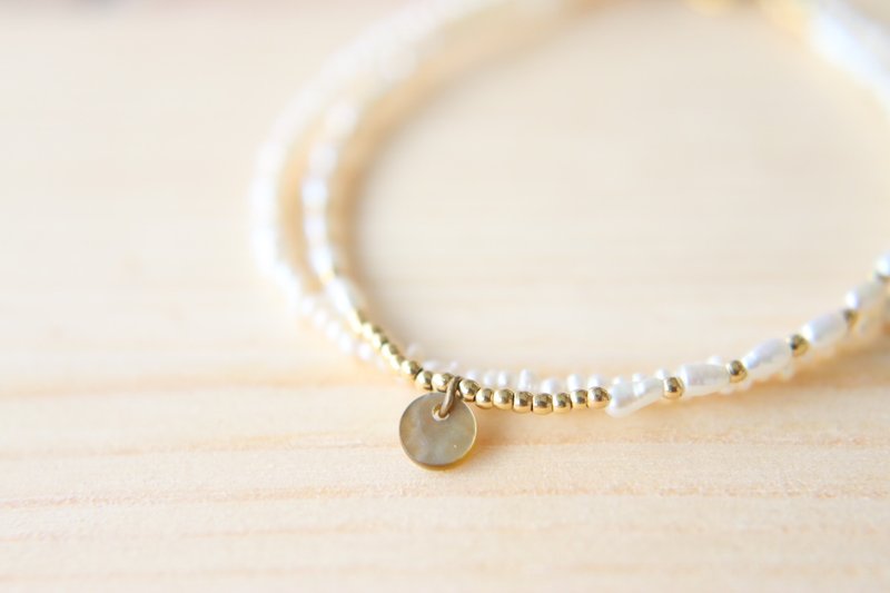 <☞ HAND IN HAND ☜> 贝壳-雪花1+1 手链（0664） - 手链/手环 - 宝石 白色