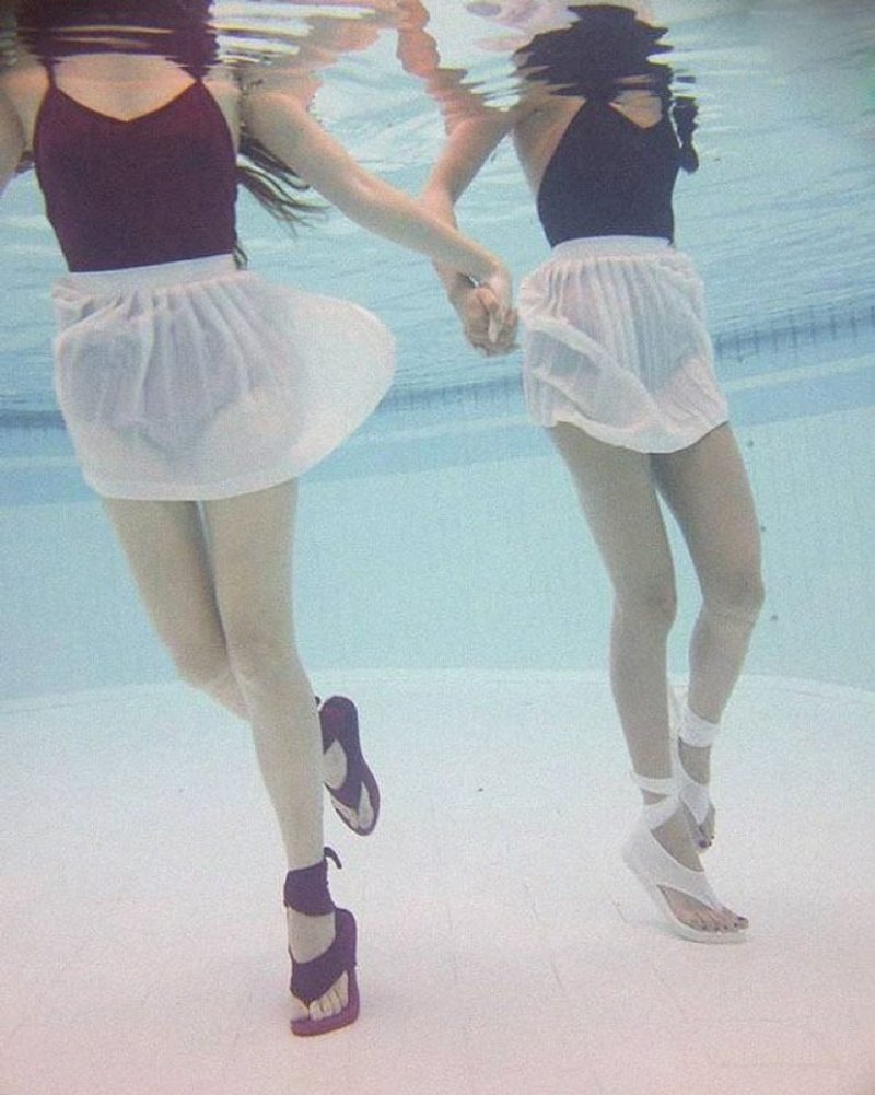 APRILPOOLDAY Swimwear Red Capsule 2 size L + White Skirt. - 其他 - 纸 