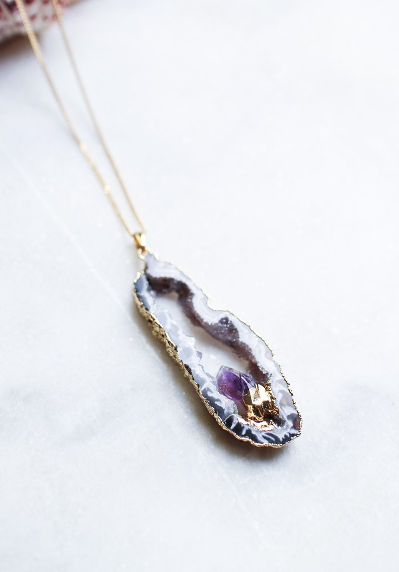 Fyntage | 天然玛瑙晶洞镶嵌紫晶项链 - 项链 - 宝石 金色