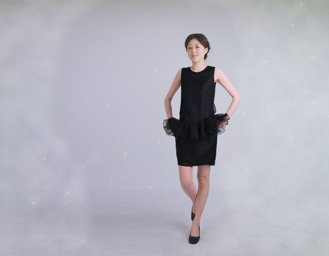 Tiana 乌干纱立体荷叶洋装 - 洋装/连衣裙 - 丝．绢 黑色