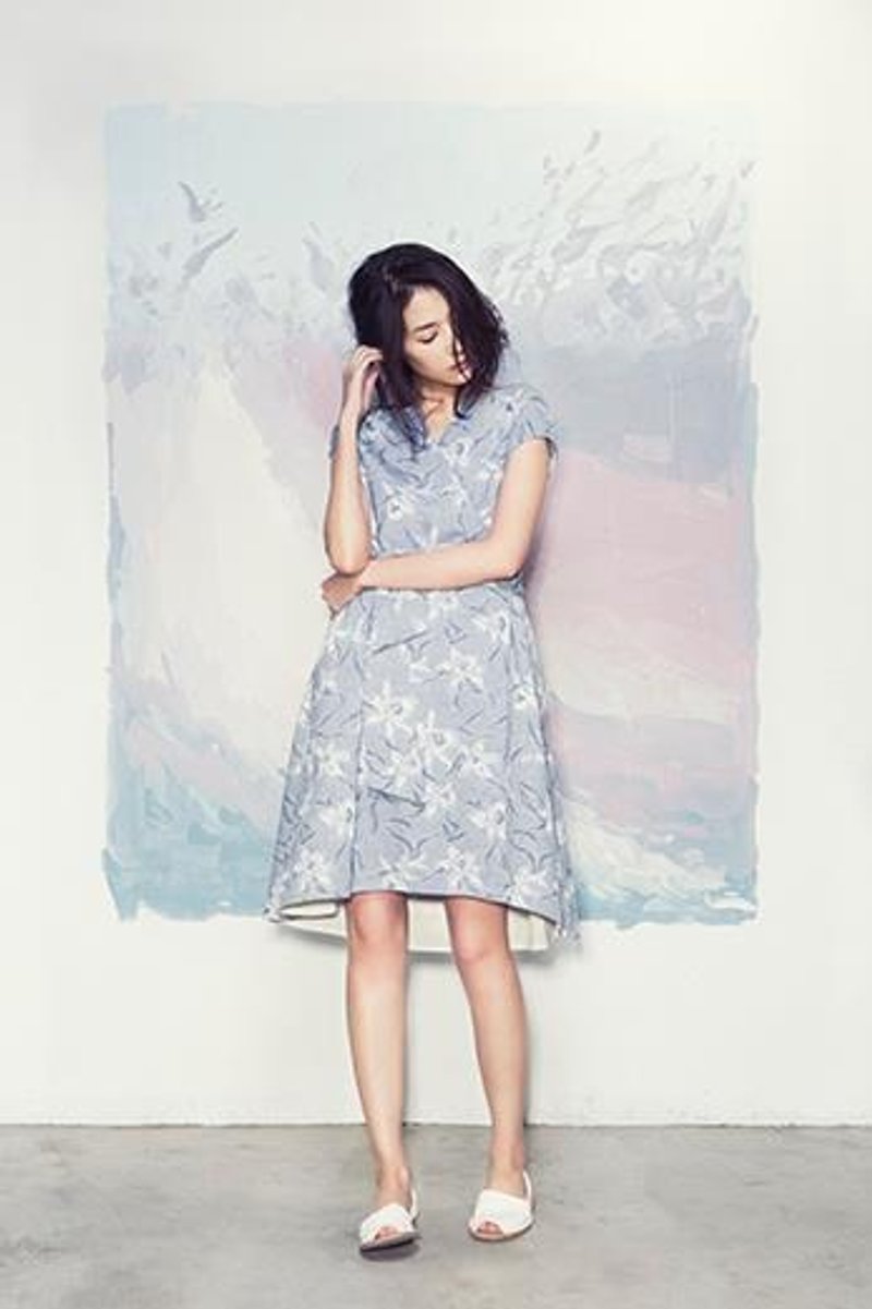 短洋装(蓝花) - 洋装/连衣裙 - 其他材质 蓝色