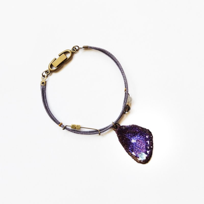 刺绣 蝴蝶 天然石蝶羽手链 / 紫斑蝶 Striped Blue Crow Butterfly - 手链/手环 - 绣线 紫色