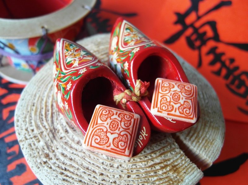 【复时品针式耳环：喜气洋洋红龟粿】 - 耳环/耳夹 - 其他材质 红色