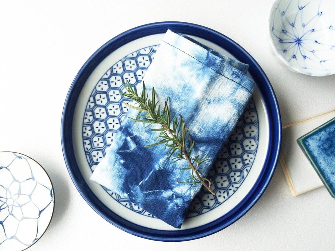Crumpled Shibori Tie-dye Hand Dyed Fabric Organic Cotton / Multipurpose Napkin / Placemat / Dish Towel / Tea Towel / Flour Sack / Kitchen. - 餐垫/桌巾 - 棉 蓝色