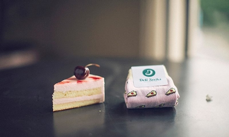 女孩寓所 :: 韩国袜子品牌DeliSocks - Bakery系列:樱桃起司蛋糕 - 袜子 - 其他材质 粉红色