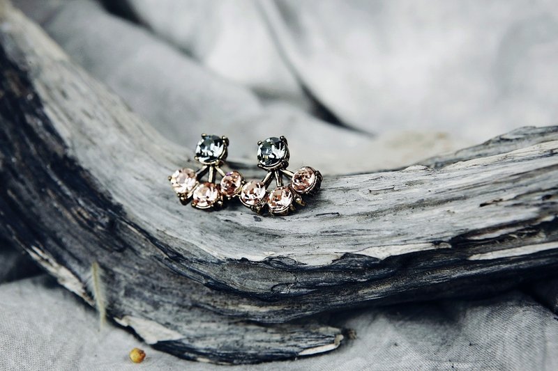 COR-DATE樱桃摇曳耳环，水蜜桃色 [580] - 耳环/耳夹 - 其他金属 卡其色