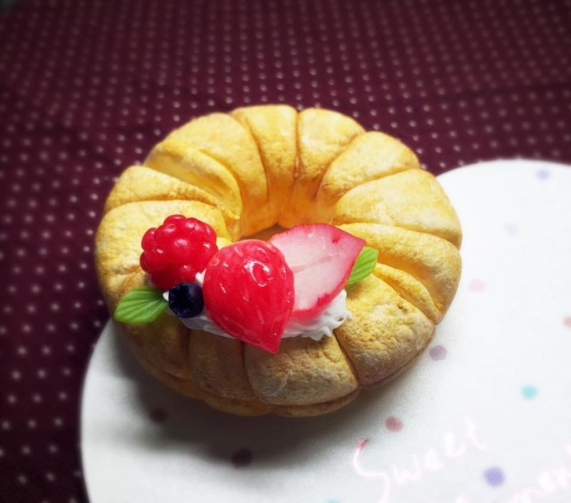 ~~mini 新品上市~~草莓法兰奇甜甜圈名片 照片座（也可以改成吊饰） ((满600随机送神秘小礼物)) - 文件夹/资料夹 - 其他材质 多色