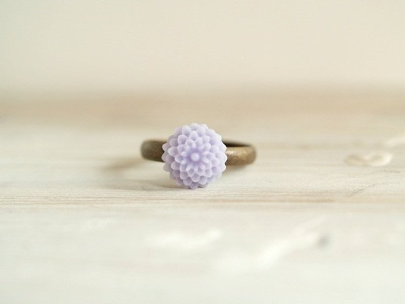 OldNew Lady-古董花系列-迷你千层花戒指【薰衣紫】 - 戒指 - 塑料 