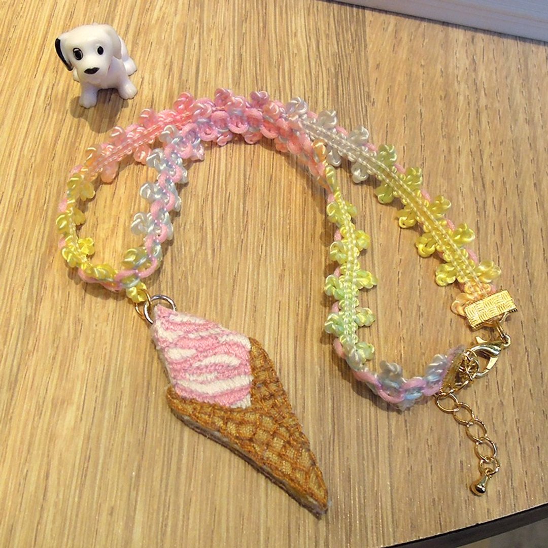 C'est trop Mignon\\手作刺绣*草莓冰淇淋颈链 - 项链 - 绣线 粉红色