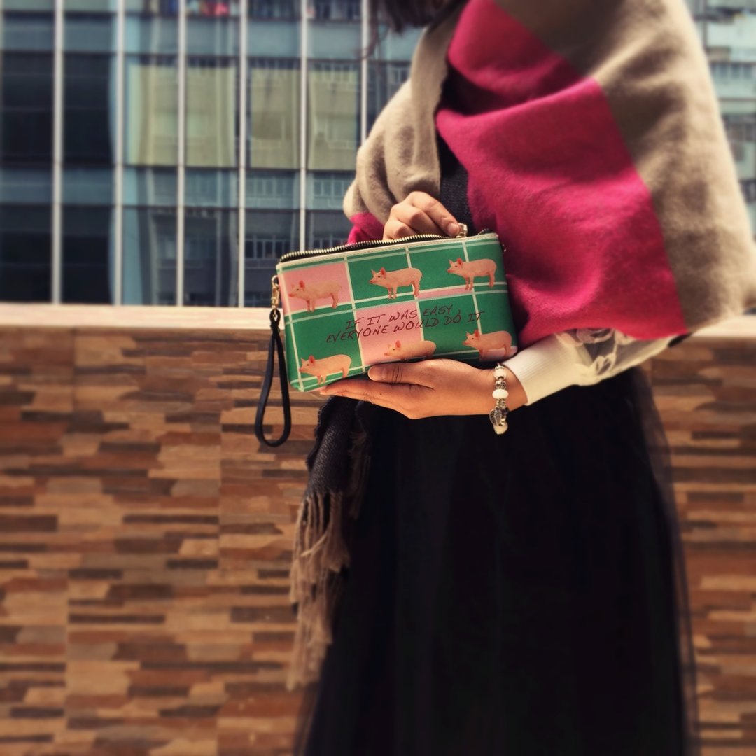 可爱猪猪单拉链斜挎包 Cute piggy single zip shoulder bag by Shuki Design - 侧背包/斜挎包 - 真皮 绿色
