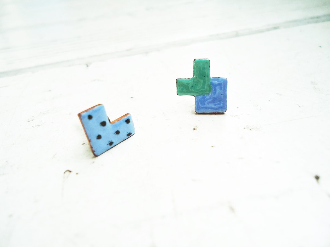 Simple Love Earrings 简单爱造型珐琅耳环(粉蓝) - 耳环/耳夹 - 其他金属 蓝色