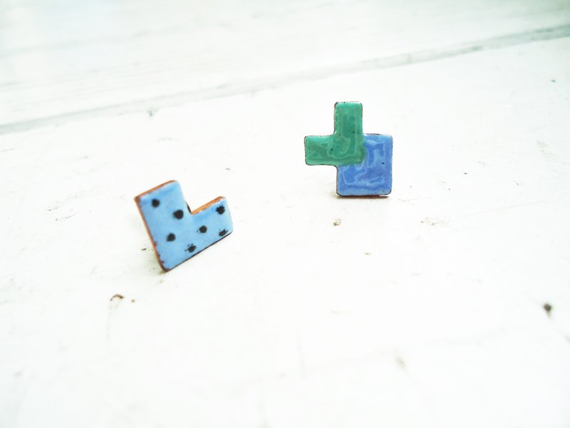 Simple Love Earrings 简单爱造型珐琅耳环(粉蓝) - 耳环/耳夹 - 其他金属 蓝色