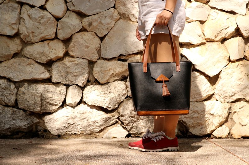 Wooden Butt Bag (Handmade) / tote bag (black w - 侧背包/斜挎包 - 木头 黑色