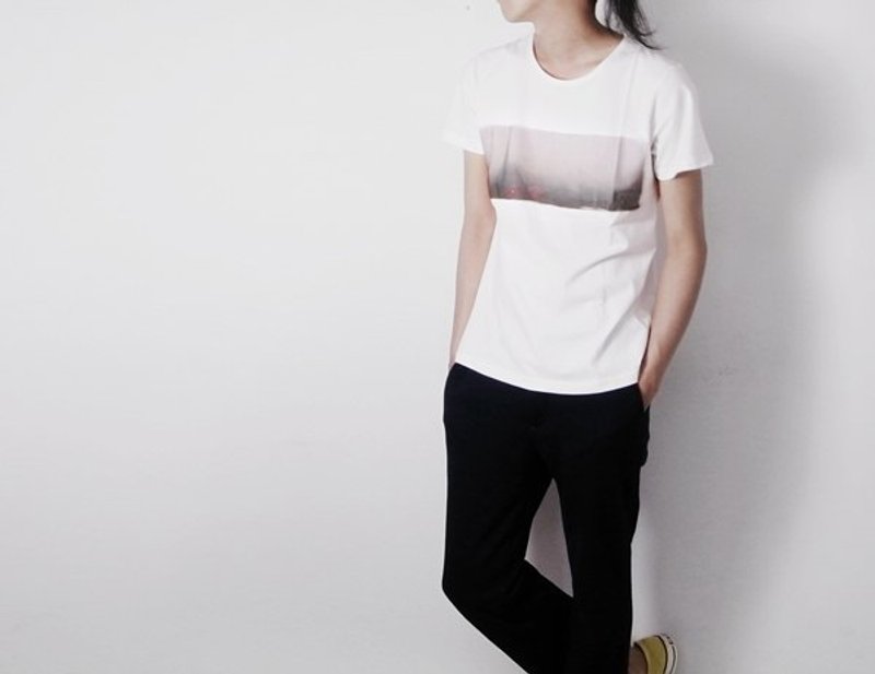 I . A . N Design  迷蒙雨都  有机棉短袖T Organic Cotton - 中性连帽卫衣/T 恤 - 棉．麻 白色