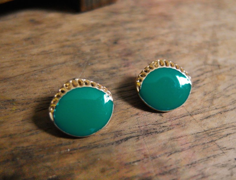 复时品【早期手工夹式耳环：绿色古早味】 - 耳环/耳夹 - 其他材质 绿色