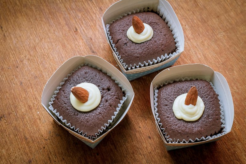 双色布朗尼杯子蛋糕<6入> - 其他 - 新鲜食材 咖啡色