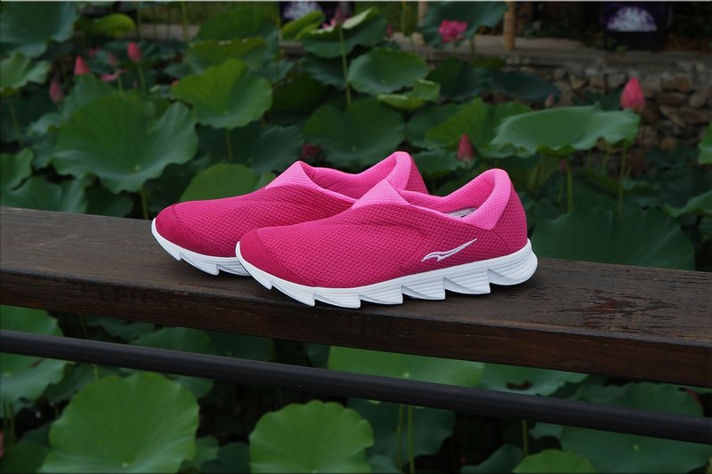 VPEP健走女鞋/桃红配粉桃红/轻盈透气、极简作风 - 女款运动鞋/球鞋 - 其他材质 粉红色