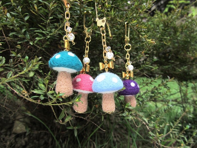 羊毛毡蘑菇吊饰/钥匙圈 - 钥匙链/钥匙包 - 羊毛 