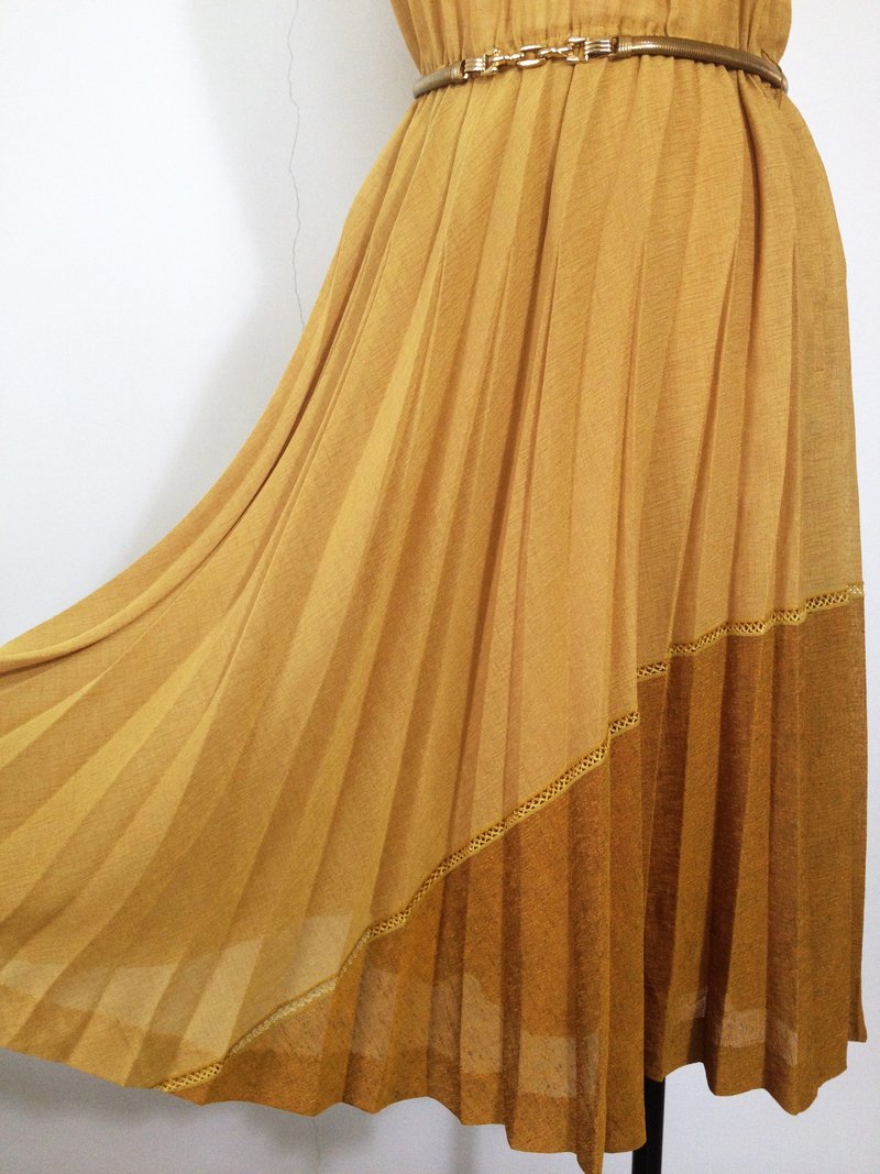 乒乓古着 [ 古着洋装/ 不对称百褶编织无袖古着洋装 ] 国外带回 春装 复古 VINTAGE - 洋装/连衣裙 - 其他材质 金色