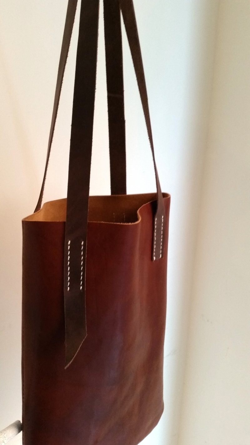 023 手缝意大利咖啡色牛皮个性侧肩背包-可打英文名字钢印 - 侧背包/斜挎包 - 真皮 咖啡色