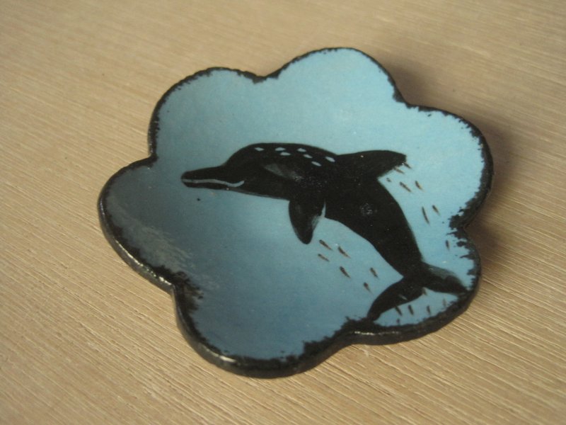 DoDo手作 悄悄话.动物剪影系列-海豚花蝶(天蓝色) - 浅碟/小碟子 - 陶 蓝色