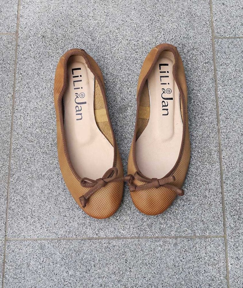 【从容的优雅】蜡感牛皮芭蕾舞鞋-焦糖棕 - 芭蕾鞋/娃娃鞋 - 真皮 卡其色