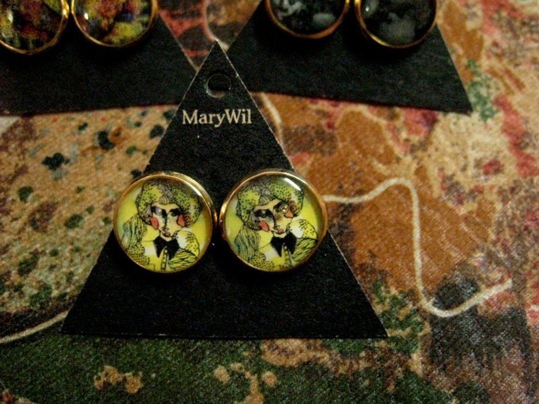 MaryWil复古插画款-黄绿衬衫的小女孩 - 耳环/耳夹 - 其他金属 多色