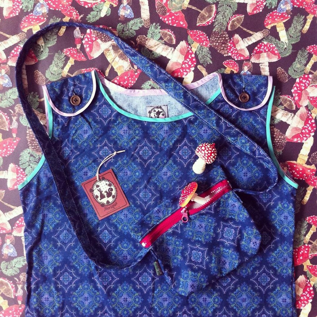 Handmade blue sleeveless buttoned shoulder Cute Blue original handmade / Japanese cotton sleeveless shirt. - 女装背心 - 棉 蓝色