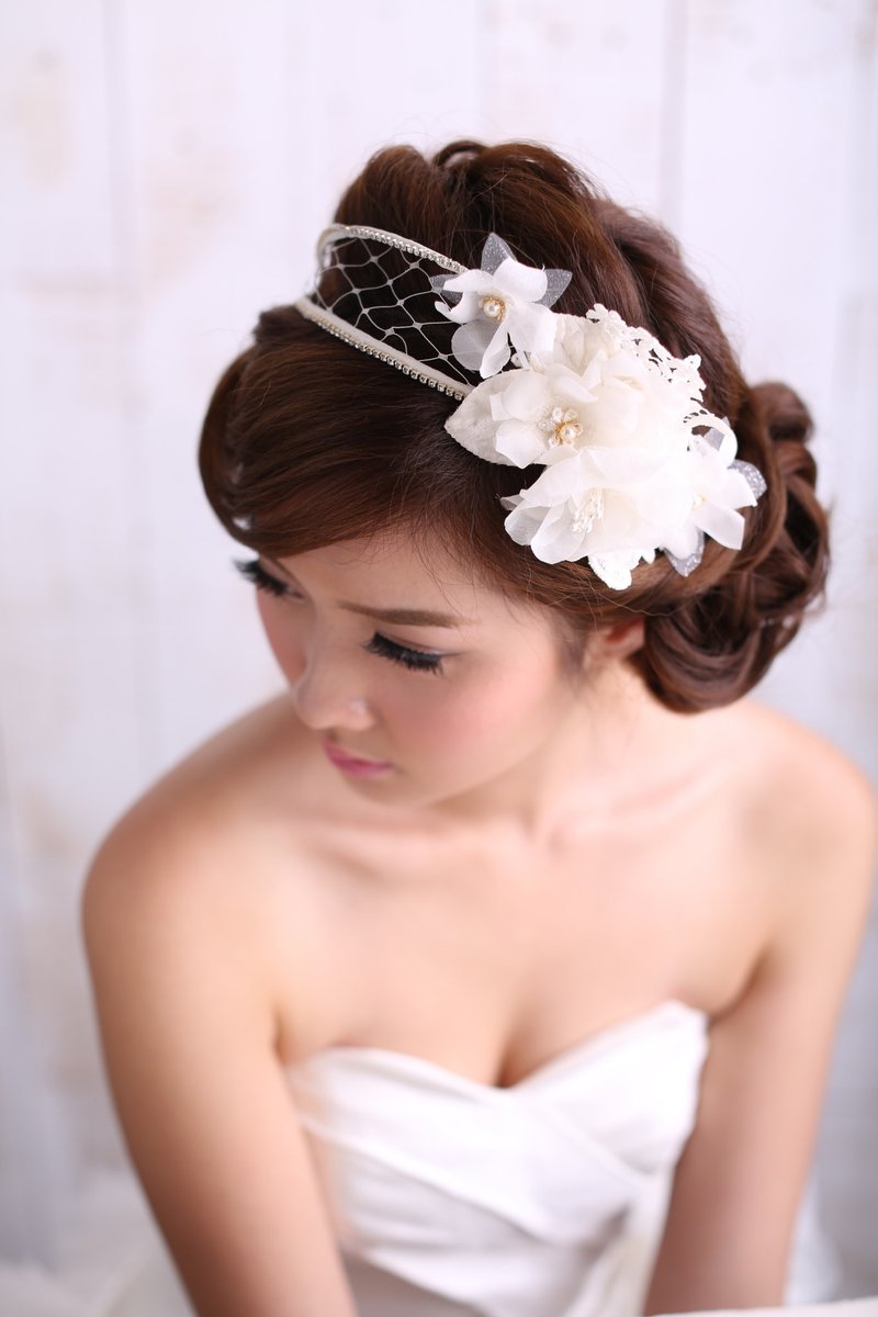 《Being of Love》西式婚礼手工制婚礼配饰／公主新娘头饰／手工丝花髪箍结婚髪饰 - 发饰 - 丝．绢 白色
