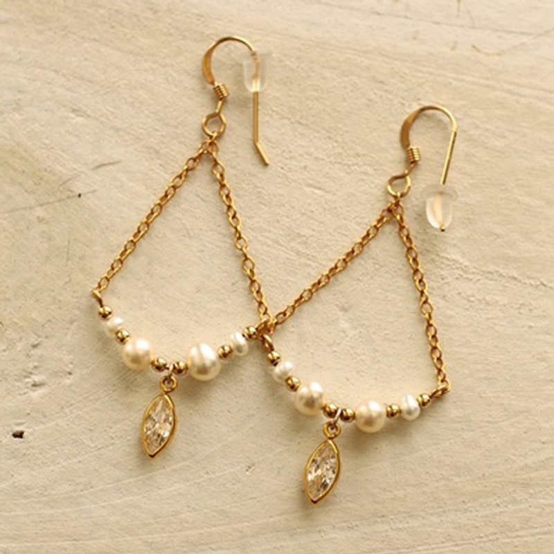 Earrings, freshwater pearls and 14KGF + cubic zirconia sharp earrings, Jolie Pr01 - 耳环/耳夹 - 其他金属 白色