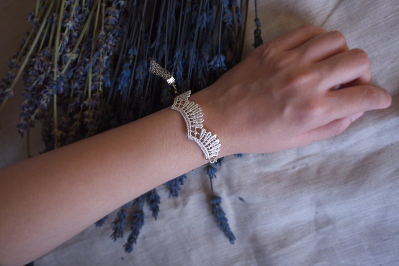 Queen Elisabeth 纯银 华丽版伊莉莎白皇冠手环 Choccy by SHIH18 - 手链/手环 - 其他金属 银色