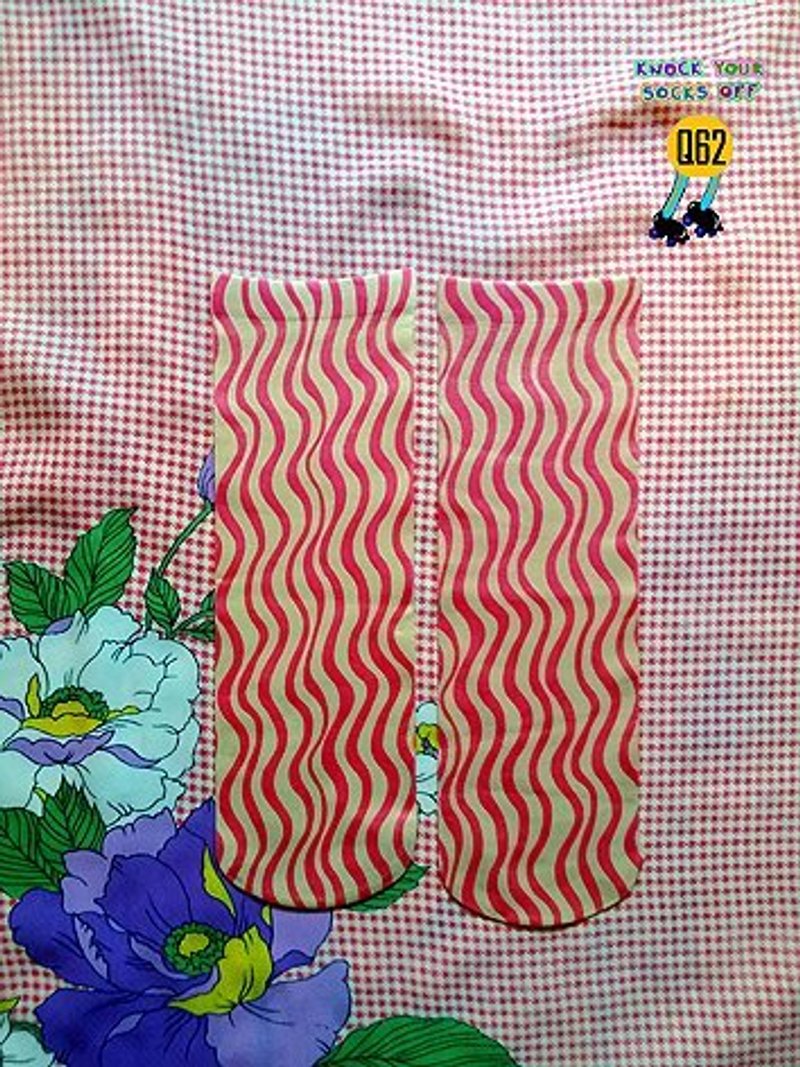 波浪印刷短丝袜!!夏漪眺=knock your socks off !! - 袜子 - 其他材质 粉红色