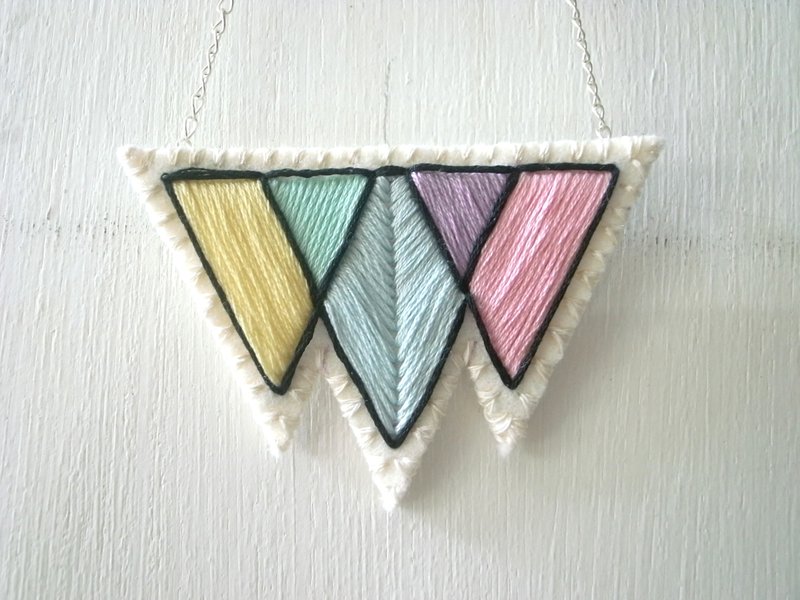 花窗琉璃刺绣不织布项链 - 项链 - 绣线 粉红色