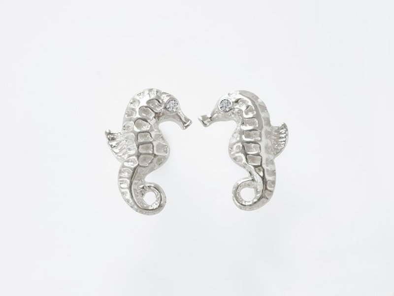 可爱海马 - 耳环/耳夹 - 其他金属 白色