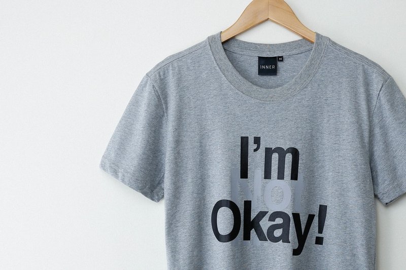 INNER | I’m okay? 是这样吗? T-Shirt –  麻灰色 - 男装上衣/T 恤 - 其他材质 灰色