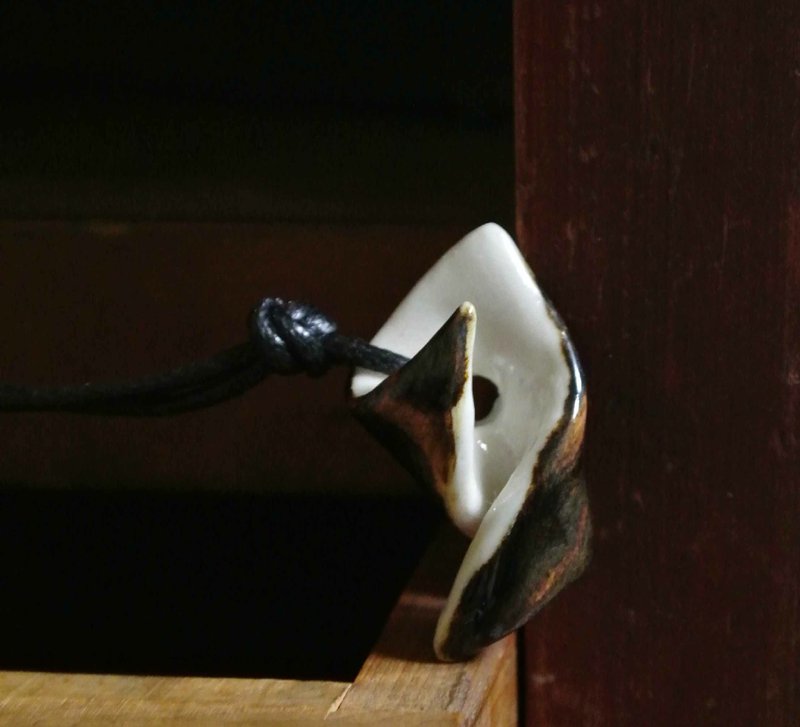 【 T - C 】项链 日本白瓷 瓷器  限量 自然釉色 无限看不腻色调 摄氏1350高温烧制 - 项链 - 瓷 