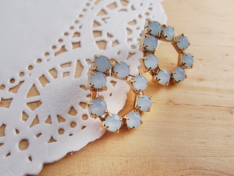 西西丫法。CR0116。常夏。蓝色蛋白石娄空水滴 x 不锈钢防过敏耳针 /// 贴耳式 - 耳环/耳夹 - 其他材质 蓝色