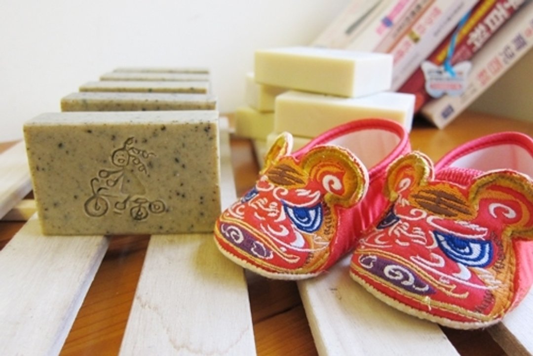 最佳抗煞圣品-平安艾草BABY皂(端午午时水平安皂)皂。手工皂 - 肥皂/手工皂 - 其他材质 红色