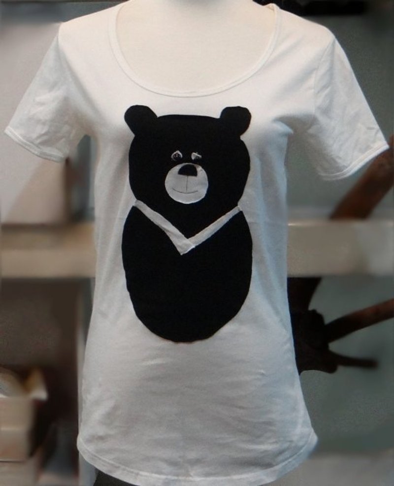 Gain Giogio(U领)台湾黑熊T恤+一定要文青平光眼镜 - 女装 T 恤 - 棉．麻 白色