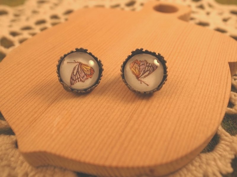 《花园系列》斑蝶耳环 - 耳环/耳夹 - 其他金属 